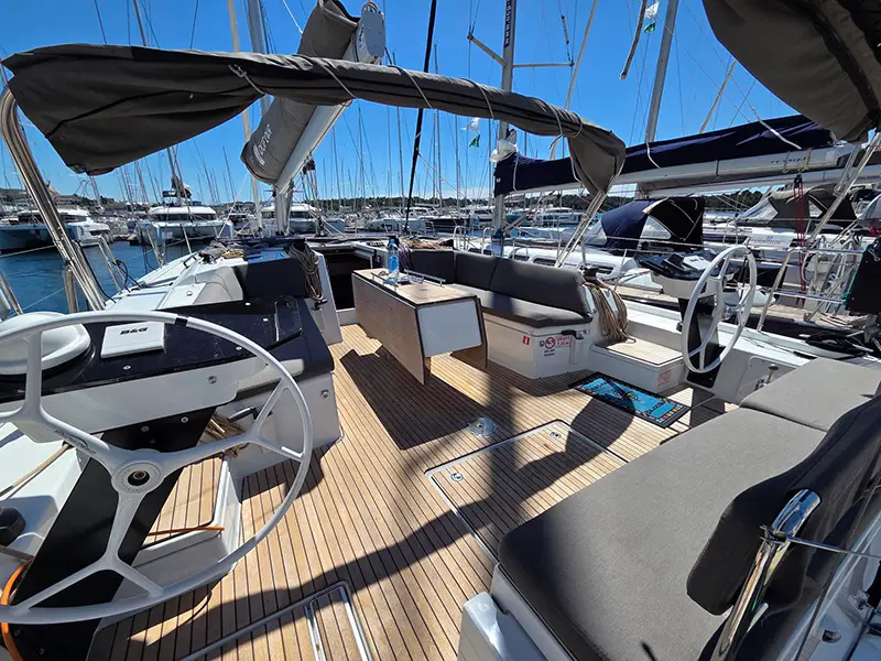 Adelante, Dufour 470