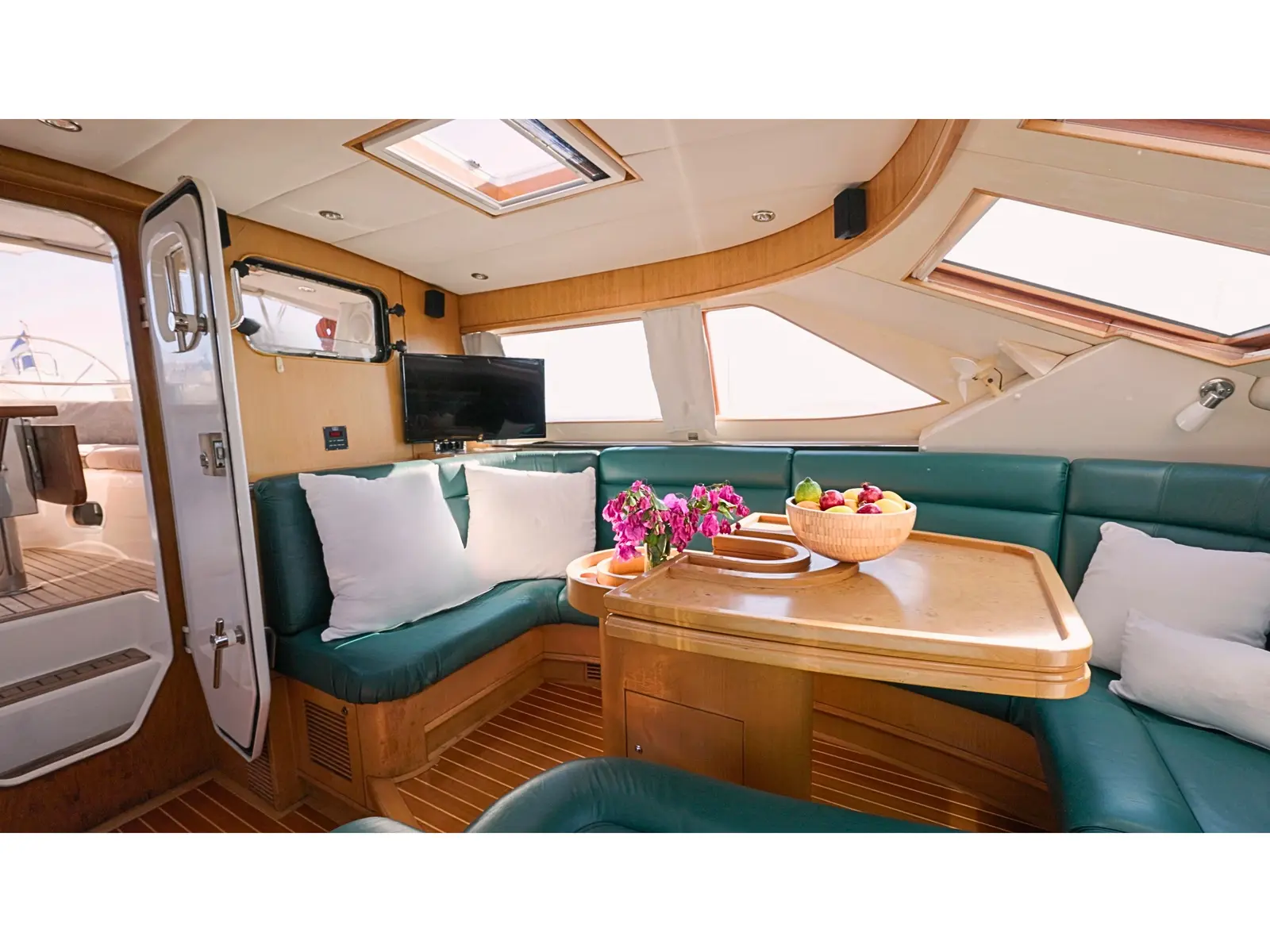 MORNING CALM, Interior image