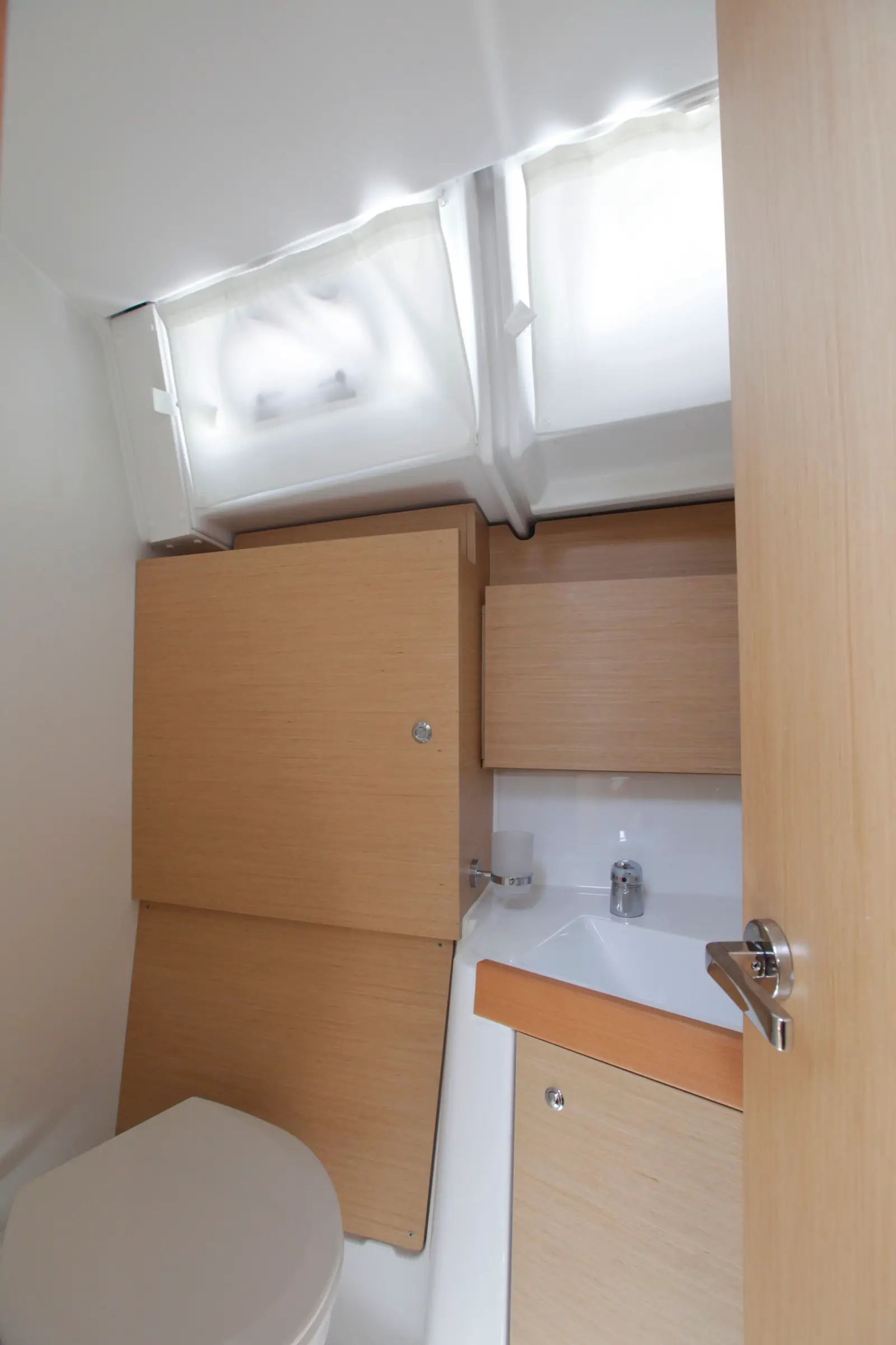 Missy, Aft WC (starboard side)