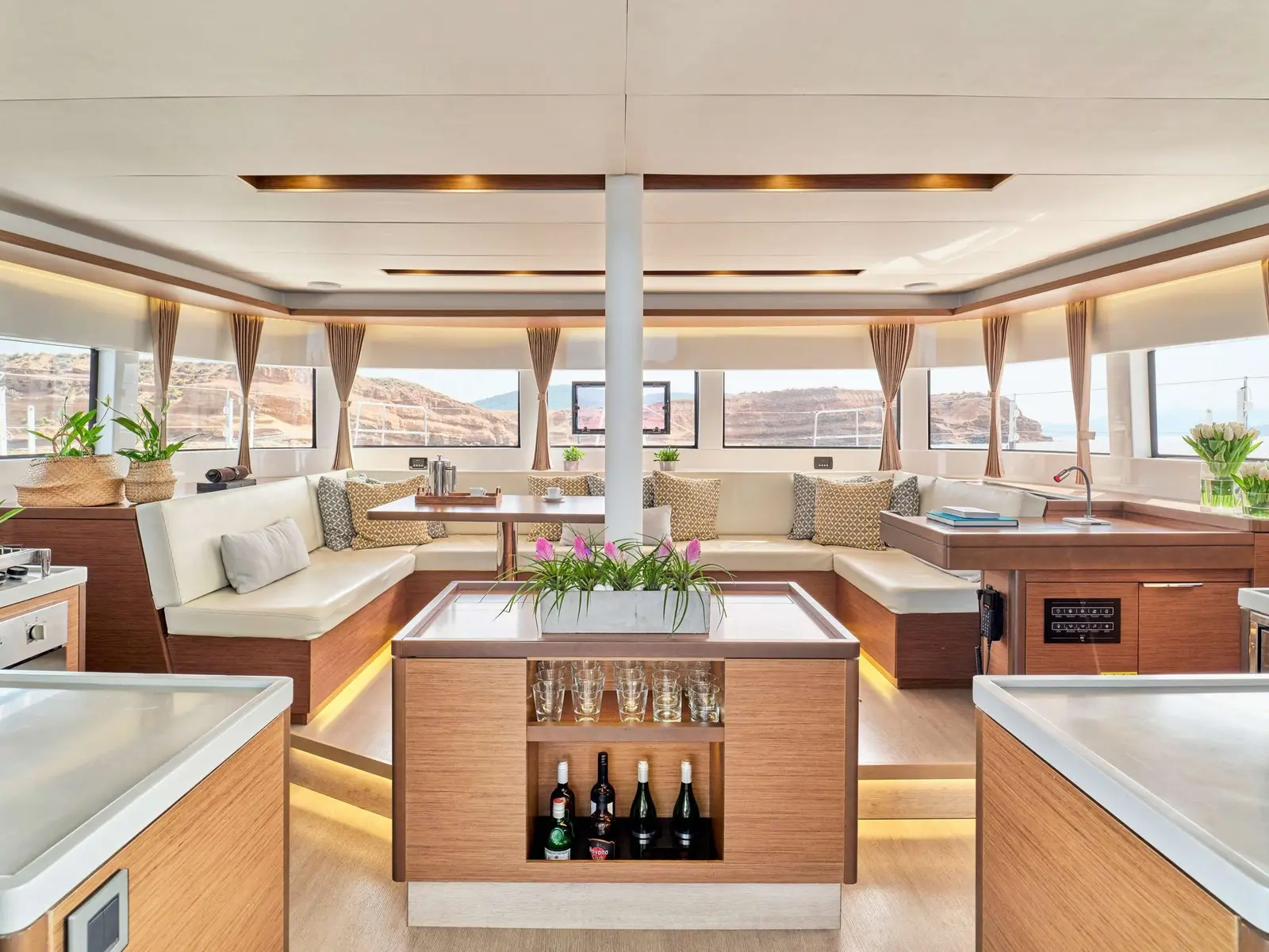 Andiamo, Interior image