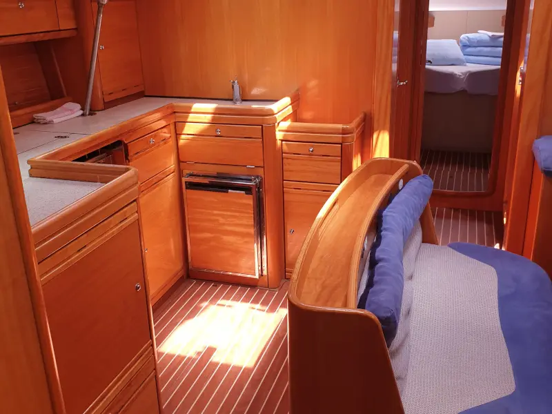 Makani, Interior image