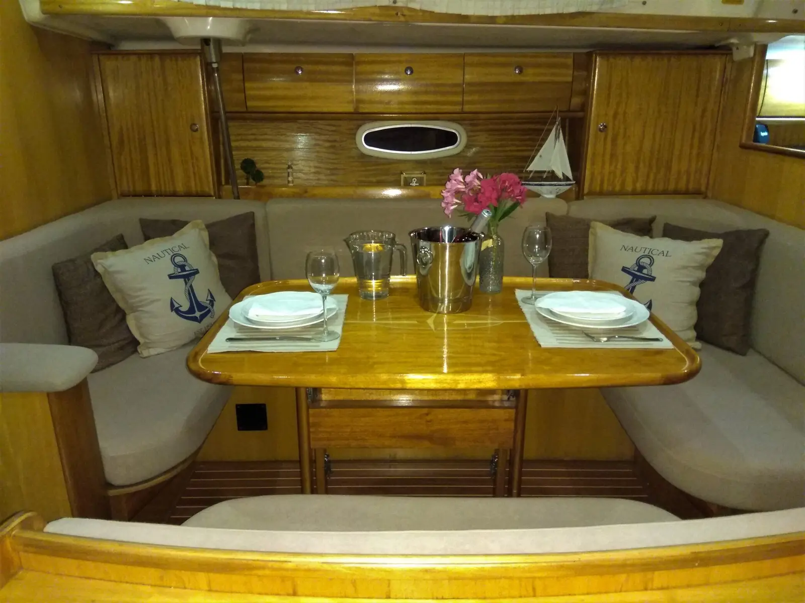 Chronos, Interior image