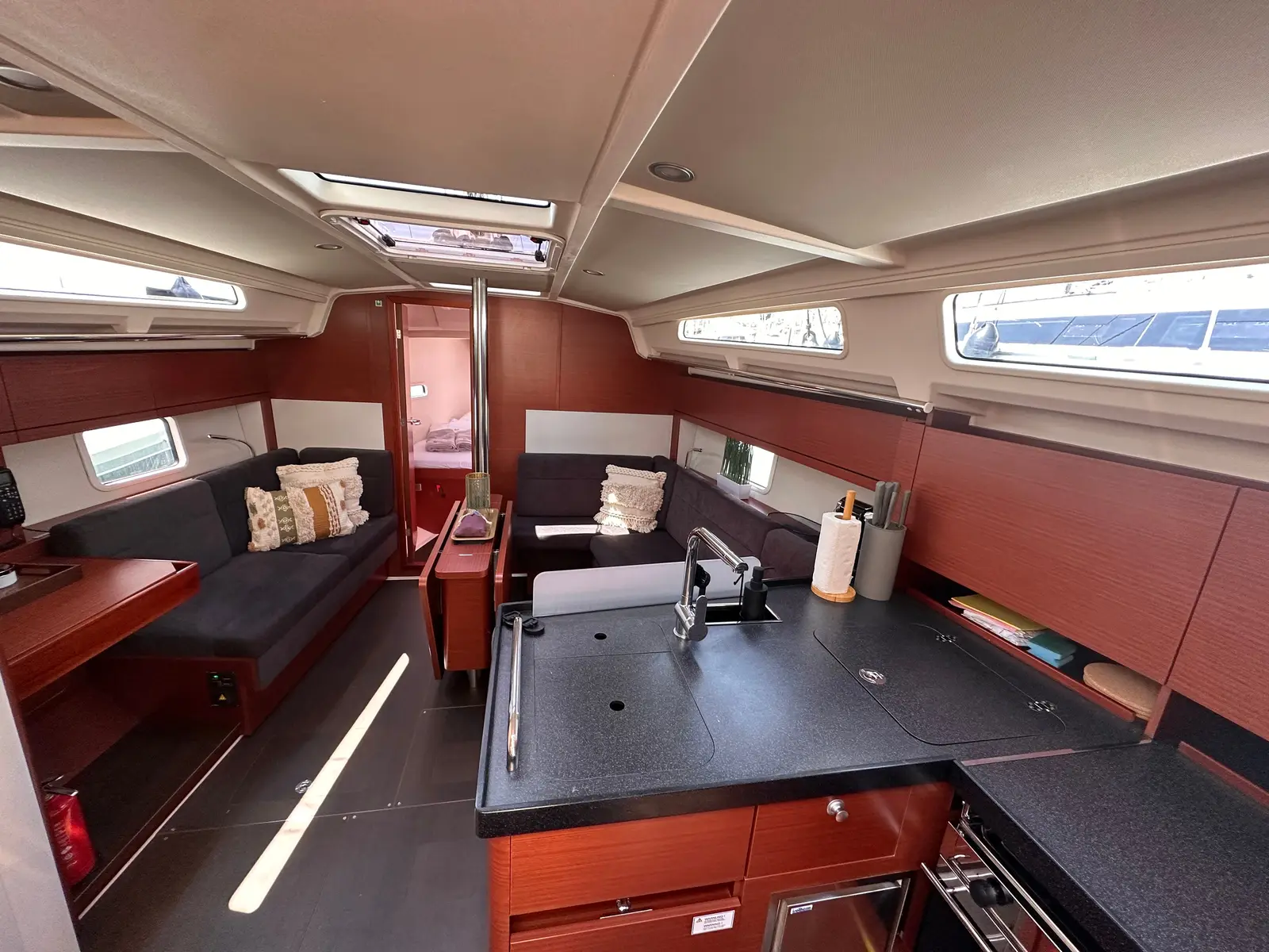 Calypso, Interior image