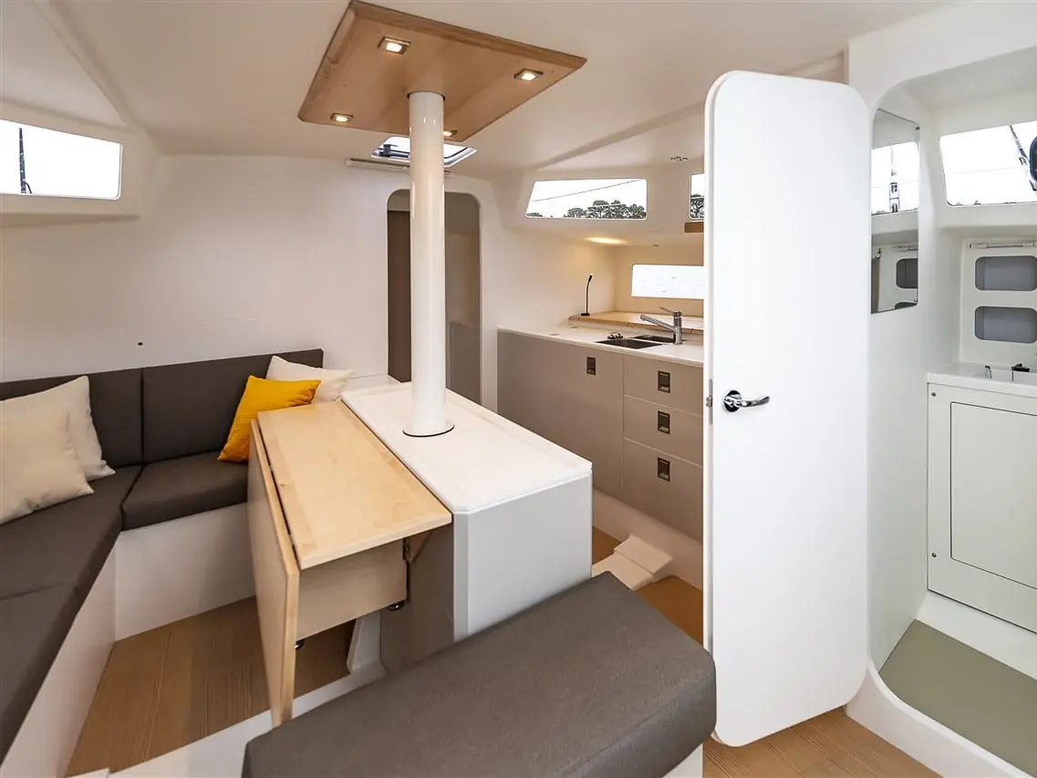 Hecladapi, Interior image