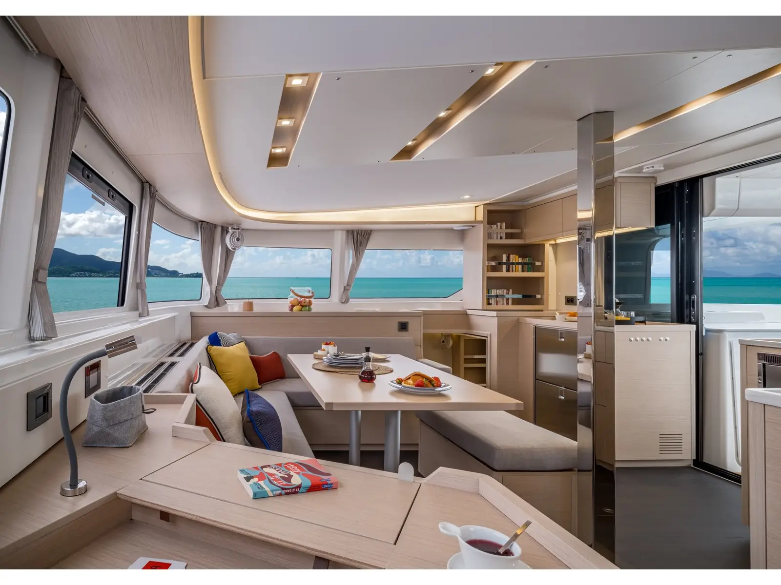 Hydra XIV, Interior image