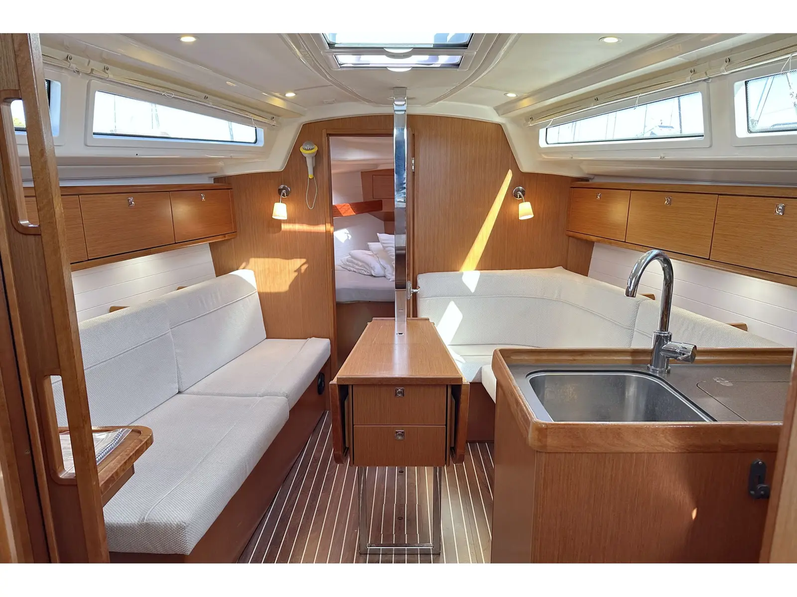 Little Joe, Interior image
