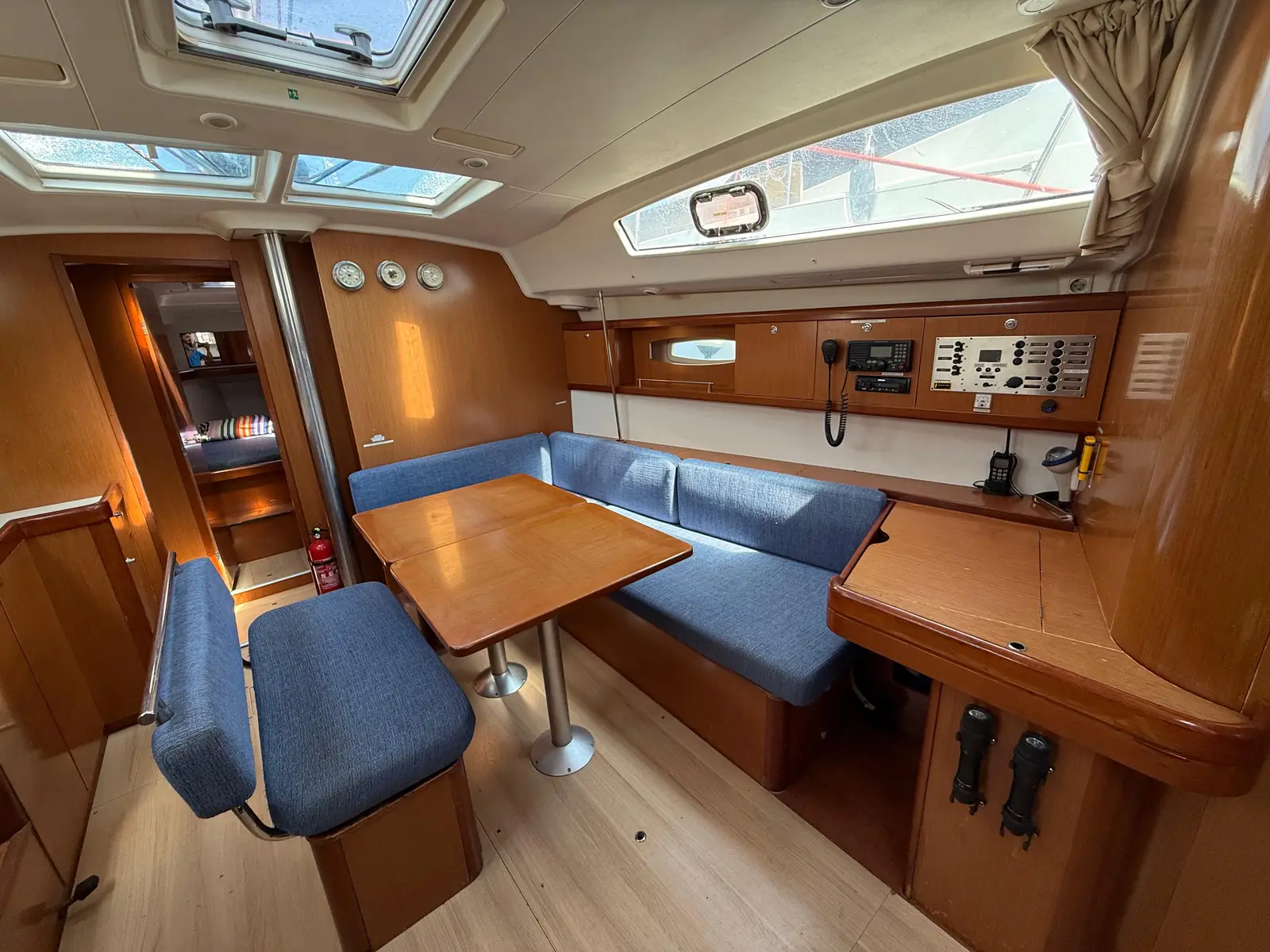 Alboran XXXI Saoco (Majorca), Interior image