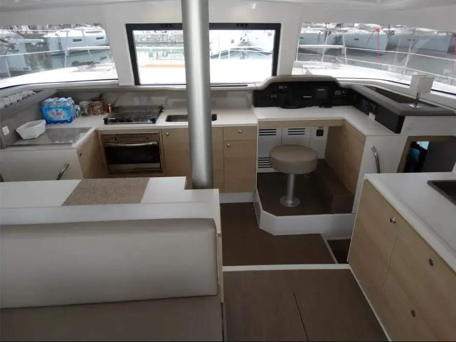 AF-B4.1, Interior image