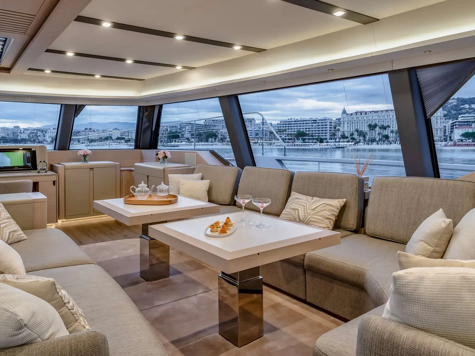 Serenissima III, Interior image