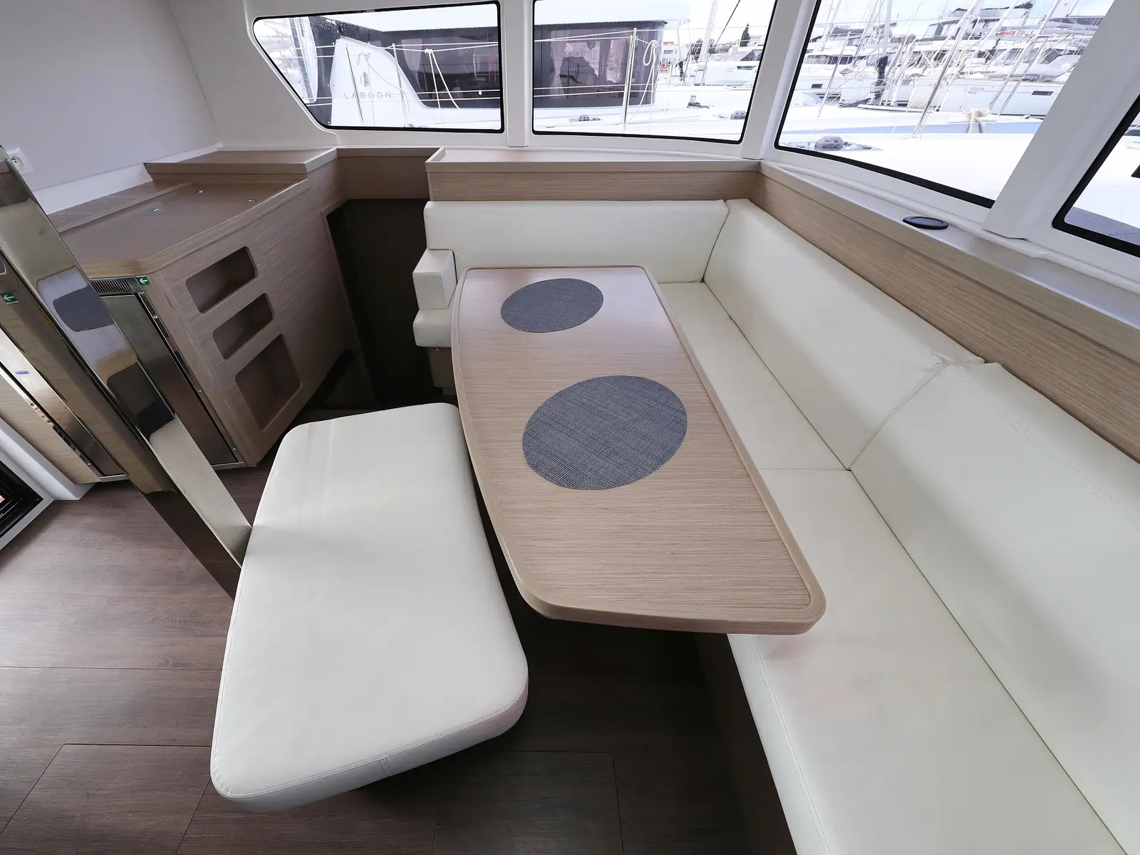 ZARA, Interior image