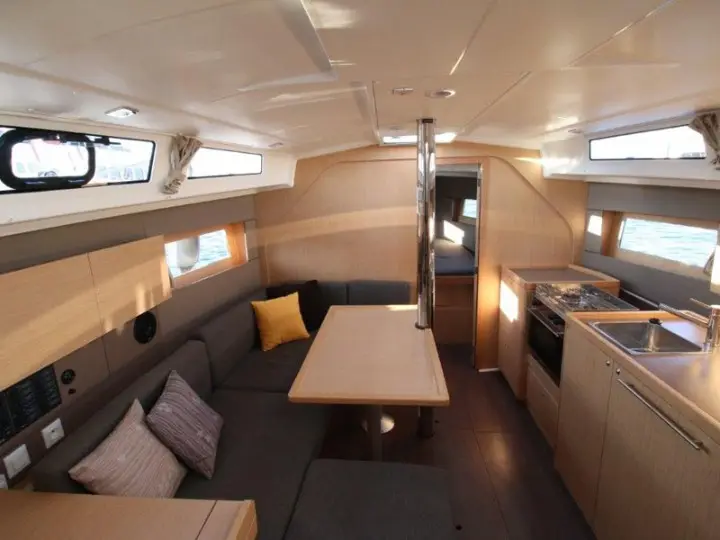 GREY PEARL, Interior image