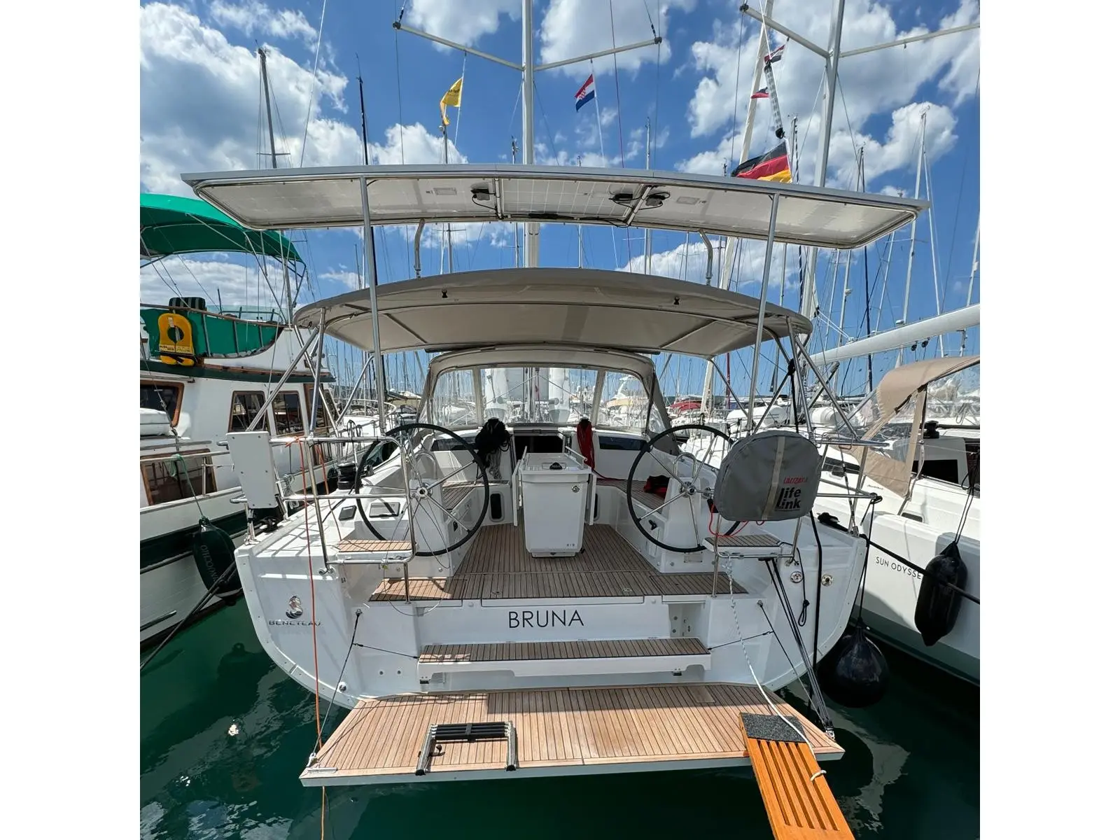 Bruna, Main image