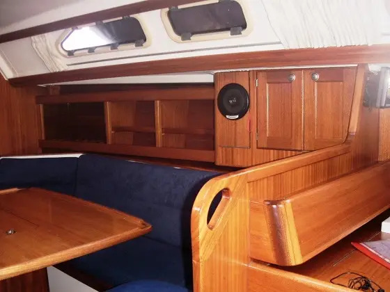 SMRIKA, Interior image