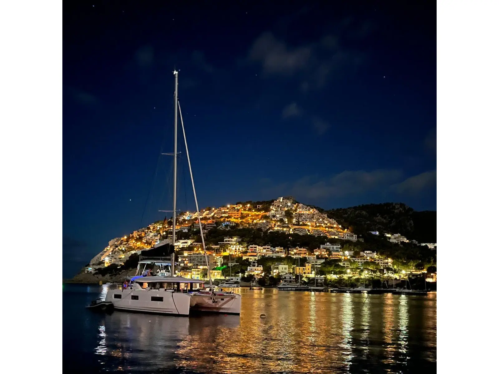 Amanaci, Main image