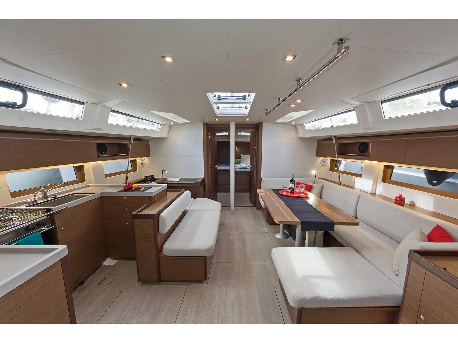Cuba Libre, Interior image