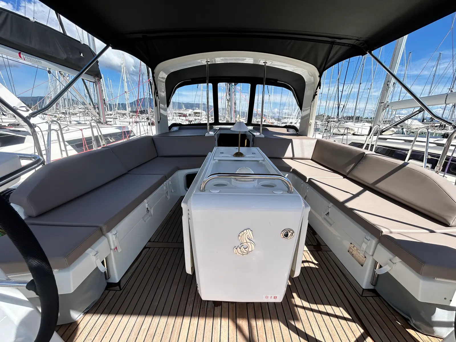 Barracuda (Refit 2026 - A/C - Generator - Electric Heads - 12 Pax), Foto 10