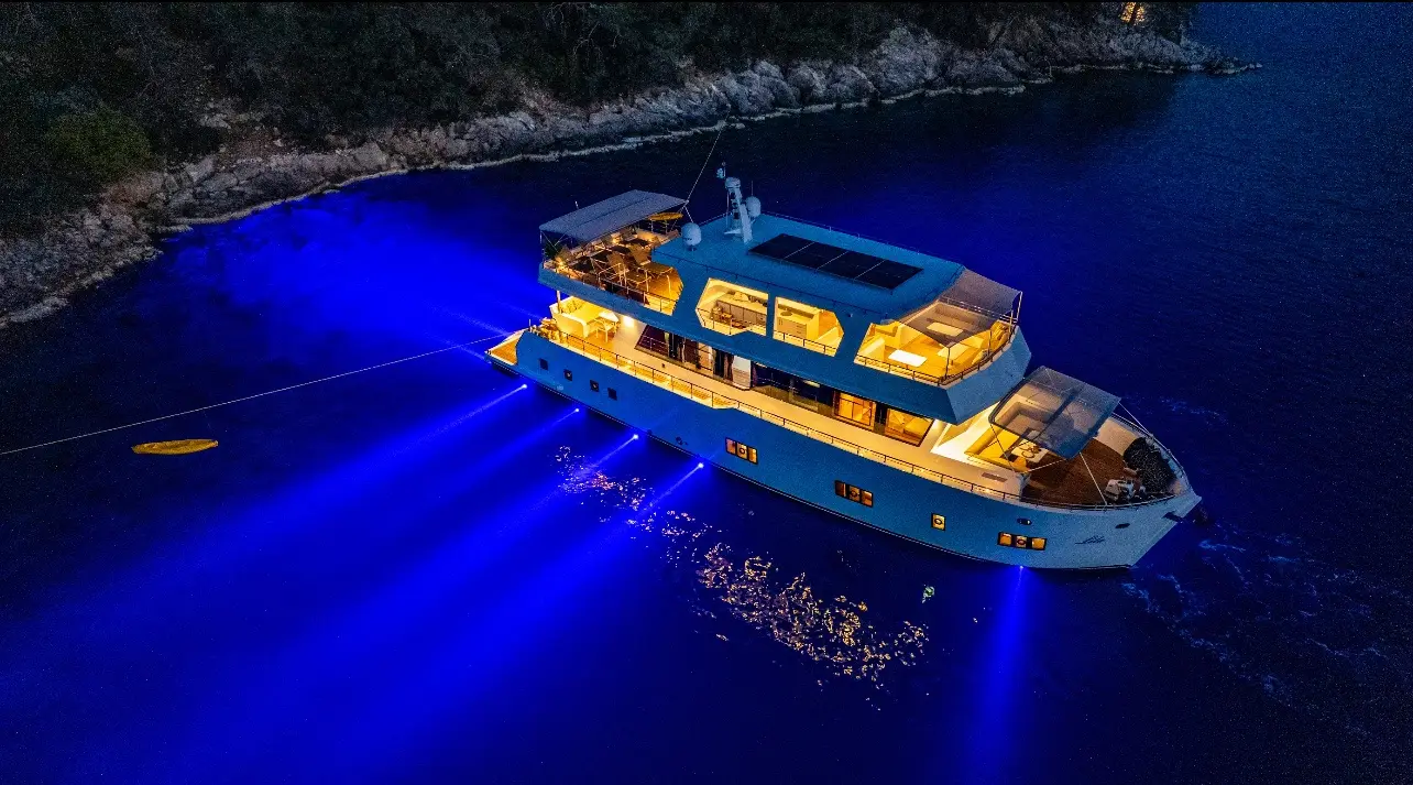 Lila Trawler, Foto 2