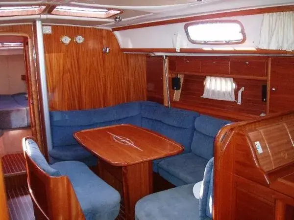 NATALIE, Interior image