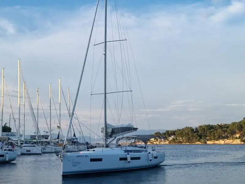 Izzy, Sun Odyssey 490