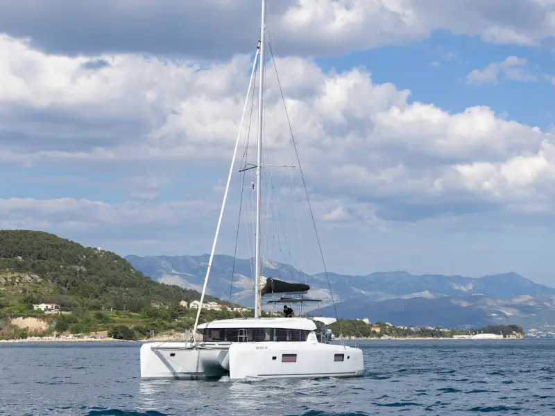 AVENTUS, Lagoon 42