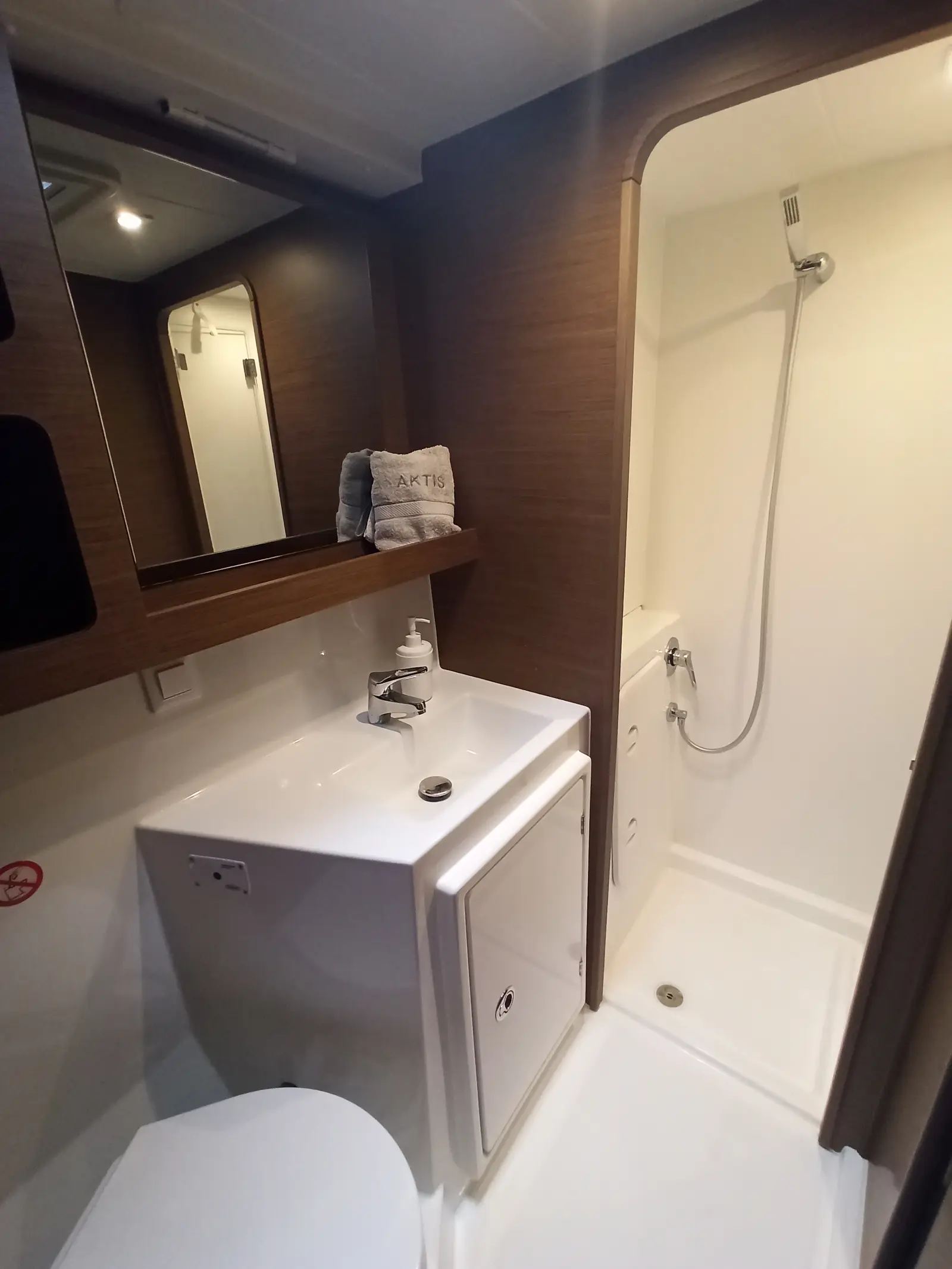 AKTIS (air condition, generator, watermaker), Foto 12