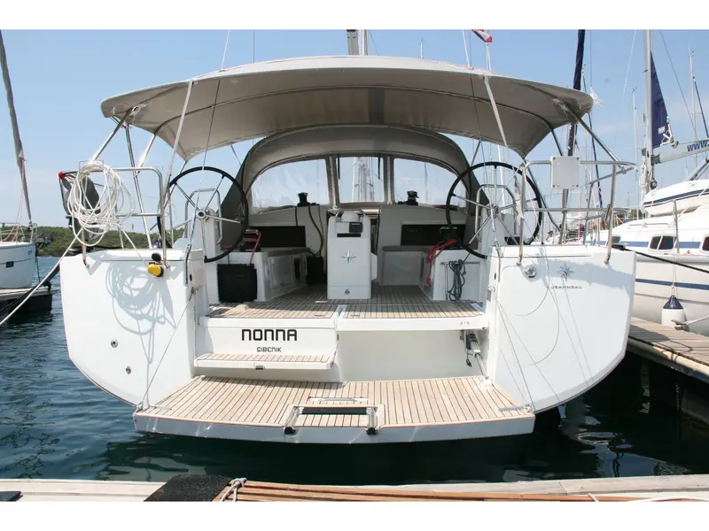 Nonna, Main image
