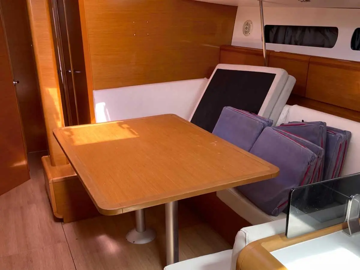 Olga, Interior image