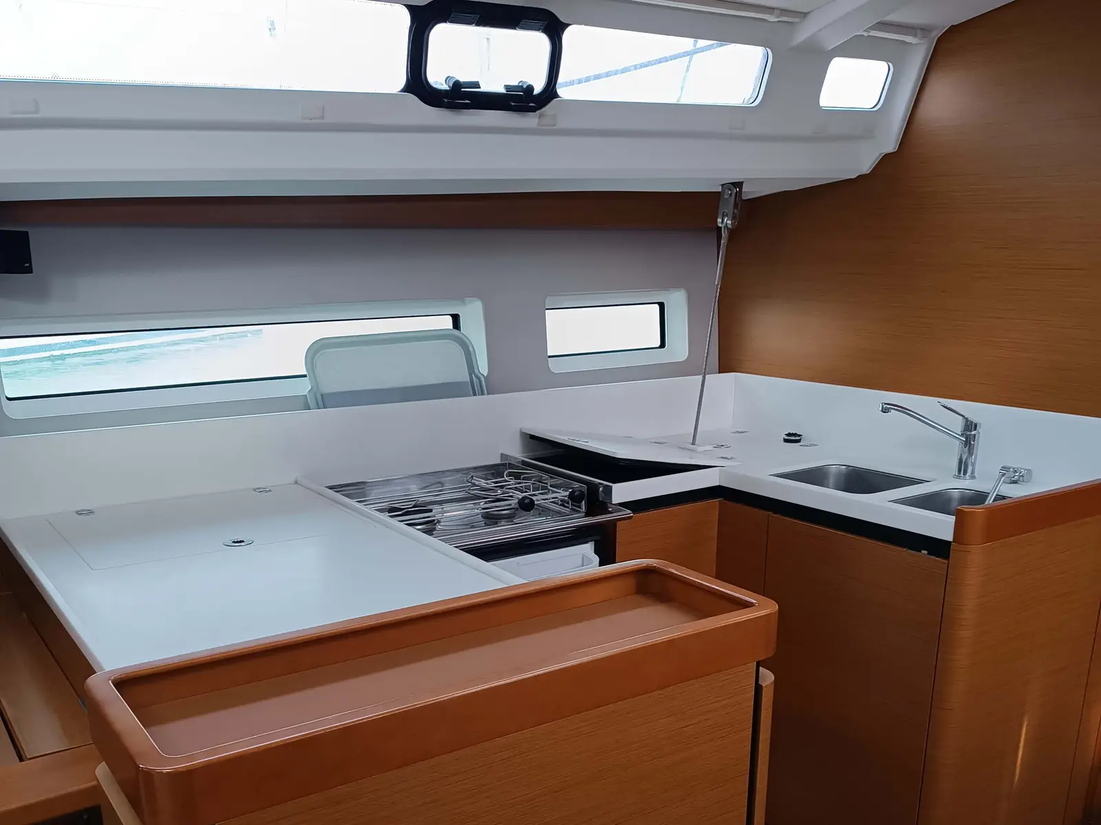 FUNKY ONE, Interior image