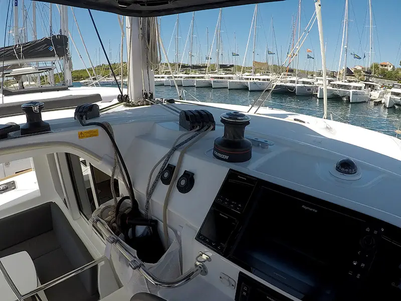 Tom Cat, Lagoon 40