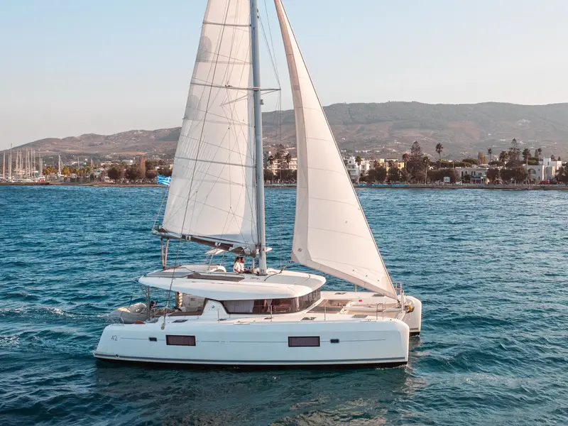 Plous, Lagoon 42