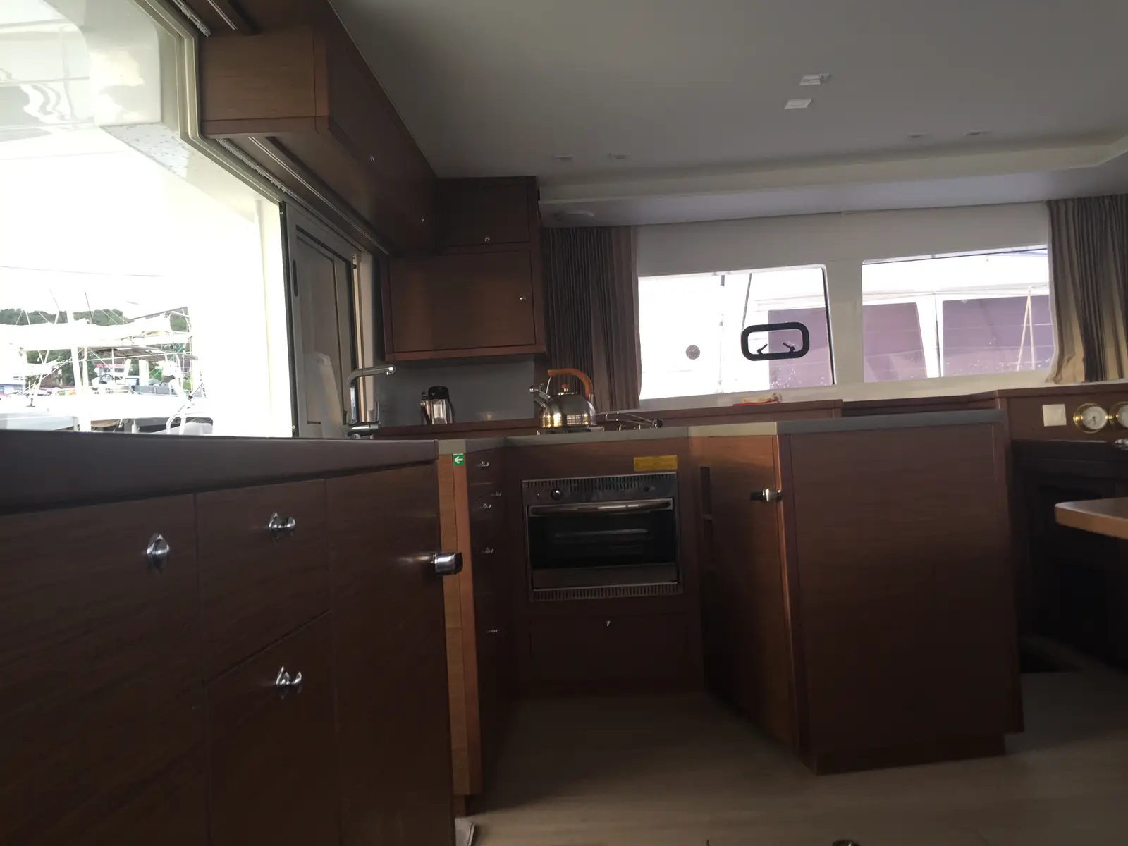 Toja, Kitchen