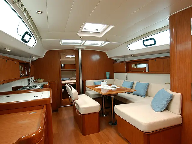 Libra, Interior image