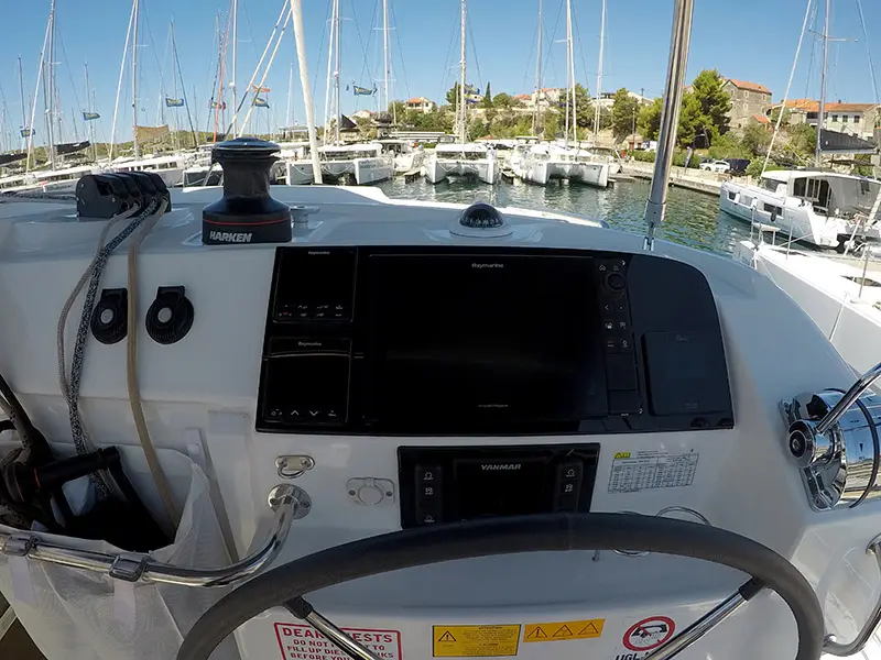 Tom Cat, Lagoon 40