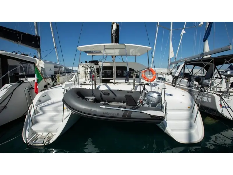 Ploto, Lagoon 380