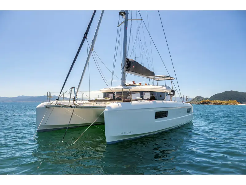 KY DONG, Lagoon 43