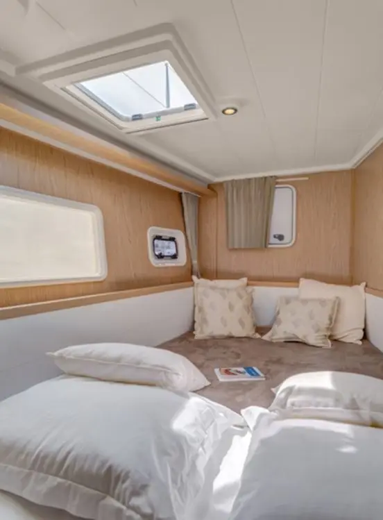 Orion VIII, Interior image