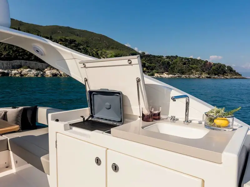MY WAY, FlyBridge Wetbar