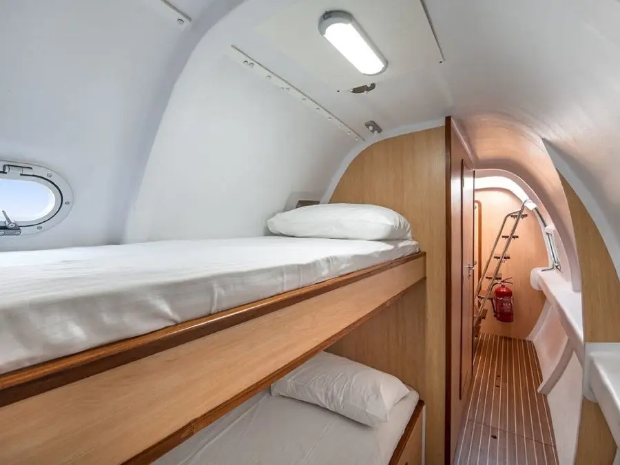 Poe Nui, Interior image