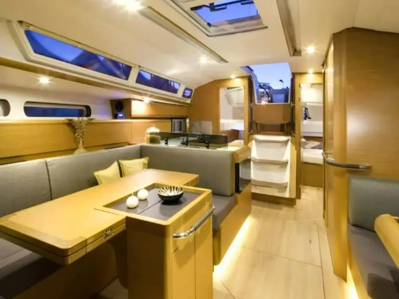 Naussa, Interior image
