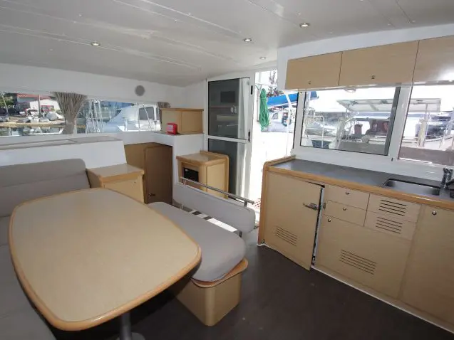 Estrella, Interior image