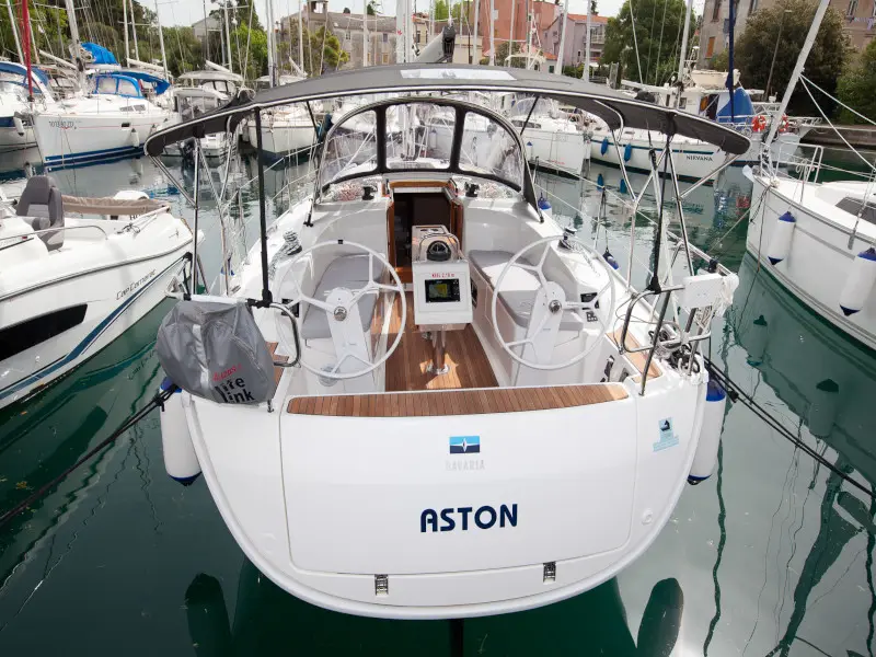 Aston, Foto 2
