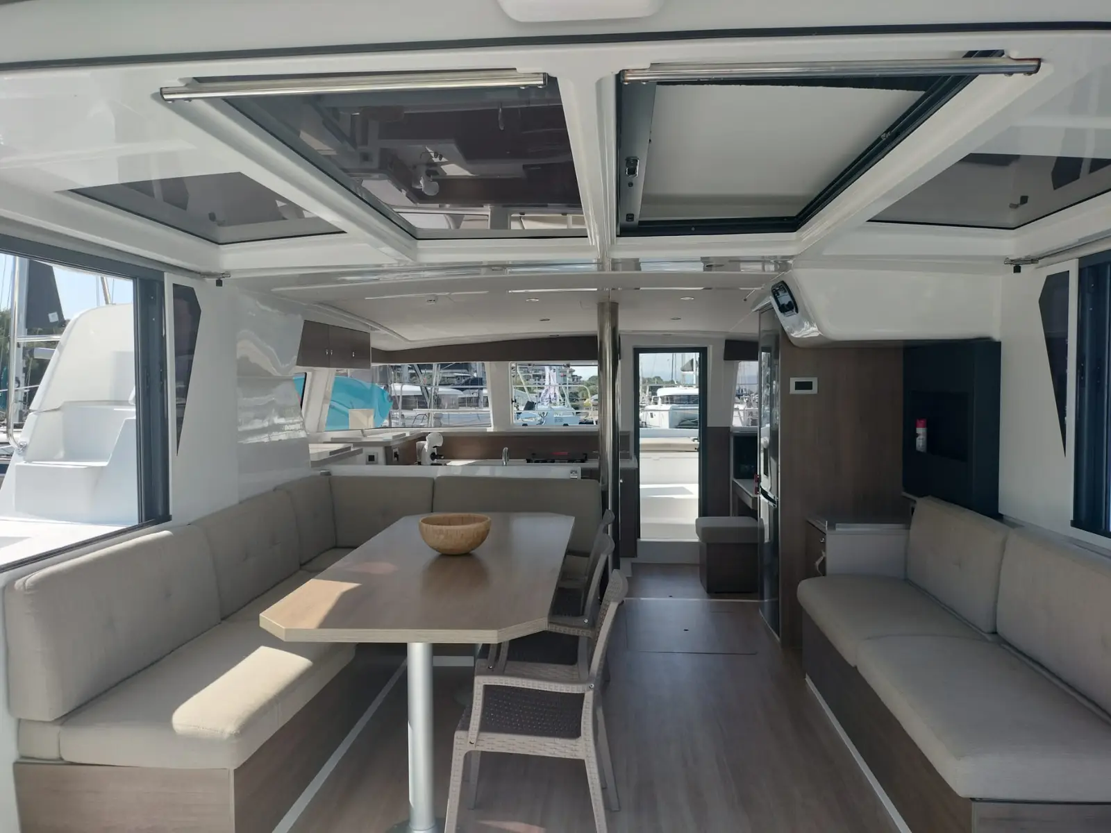 IDRA, Interior image