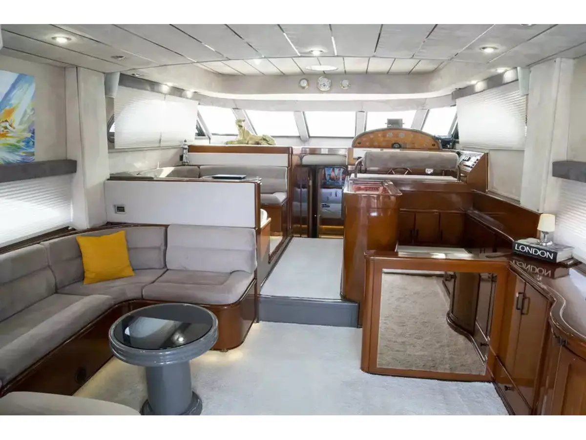 Sirocco, Interior image
