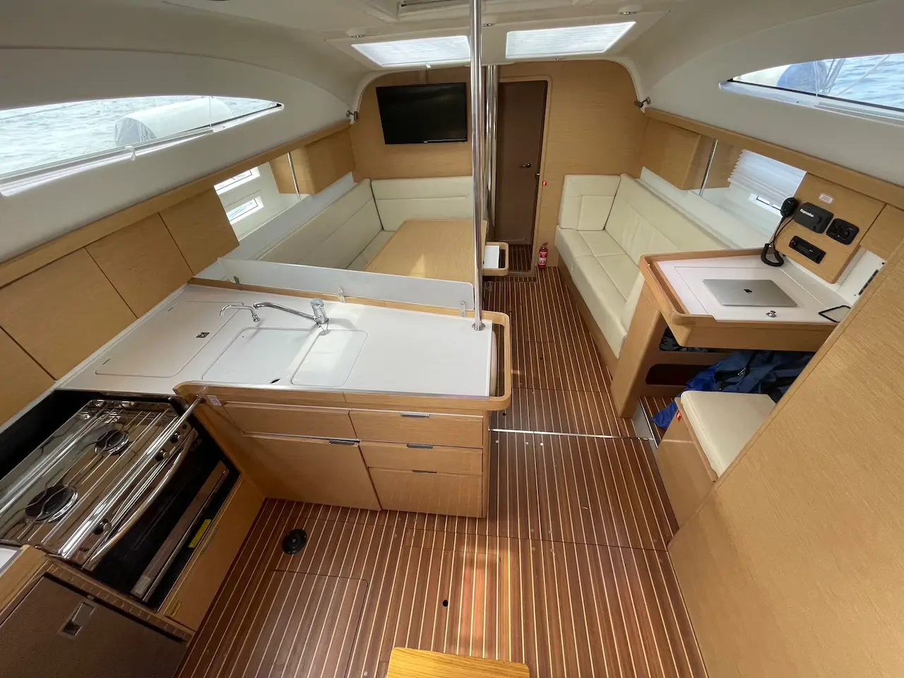 Comfort, Interior image