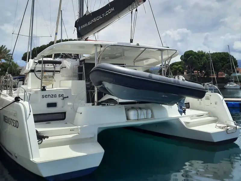 Senza SE (A/C and Generator), Lagoon 42