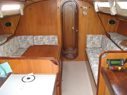 Myrto, Interior image