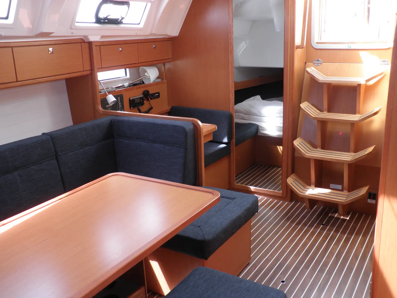 VILMA, Interior image