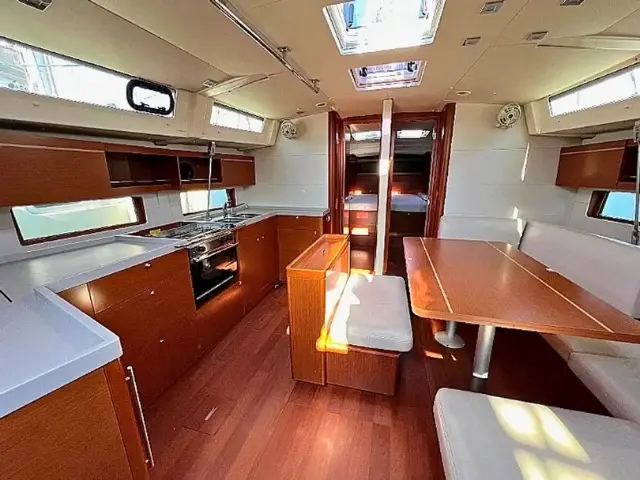 Ostria, Interior Image