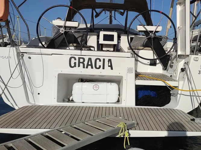 Gracia, Dufour 360