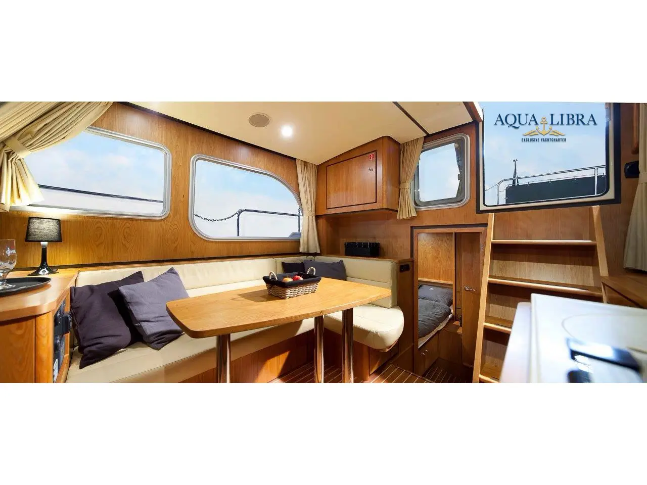 Luna Louise, Interior image